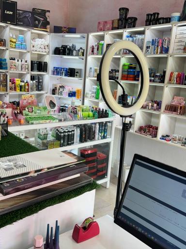 عکس فروشگاه لوازم آرایشی ونوس