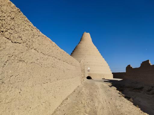 عکس یخچال خشتی ابرکوه