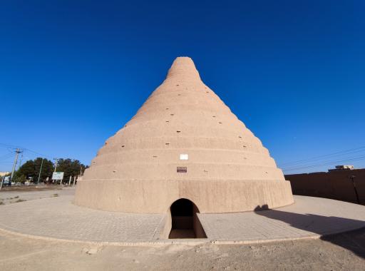 عکس یخچال خشتی ابرکوه