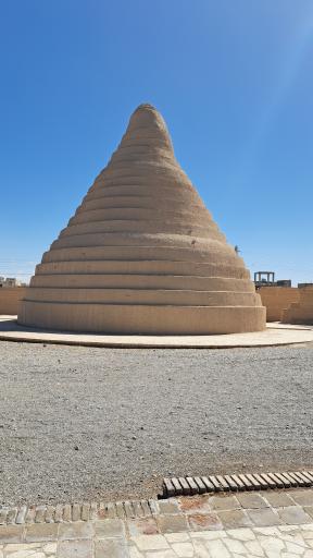 عکس یخچال خشتی ابرکوه