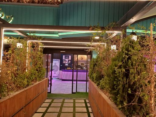 عکس کافه رستوران ازمیر