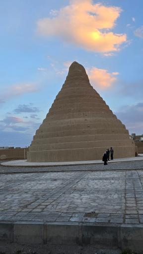 عکس یخچال خشتی ابرکوه