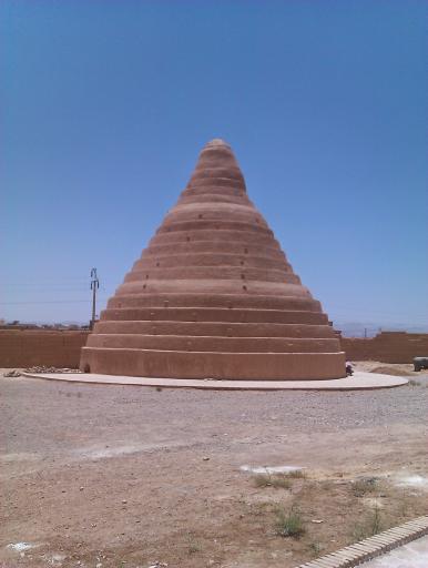 عکس یخچال خشتی ابرکوه