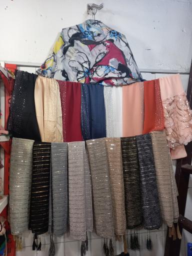 عکس فروشگاه شال و روسری نگاه