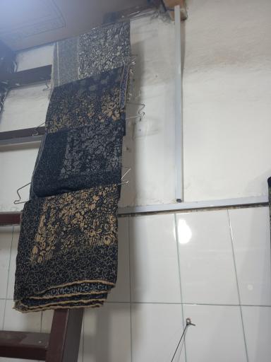 عکس فروشگاه شال و روسری نگاه