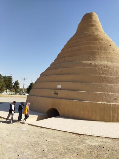 عکس یخچال خشتی ابرکوه