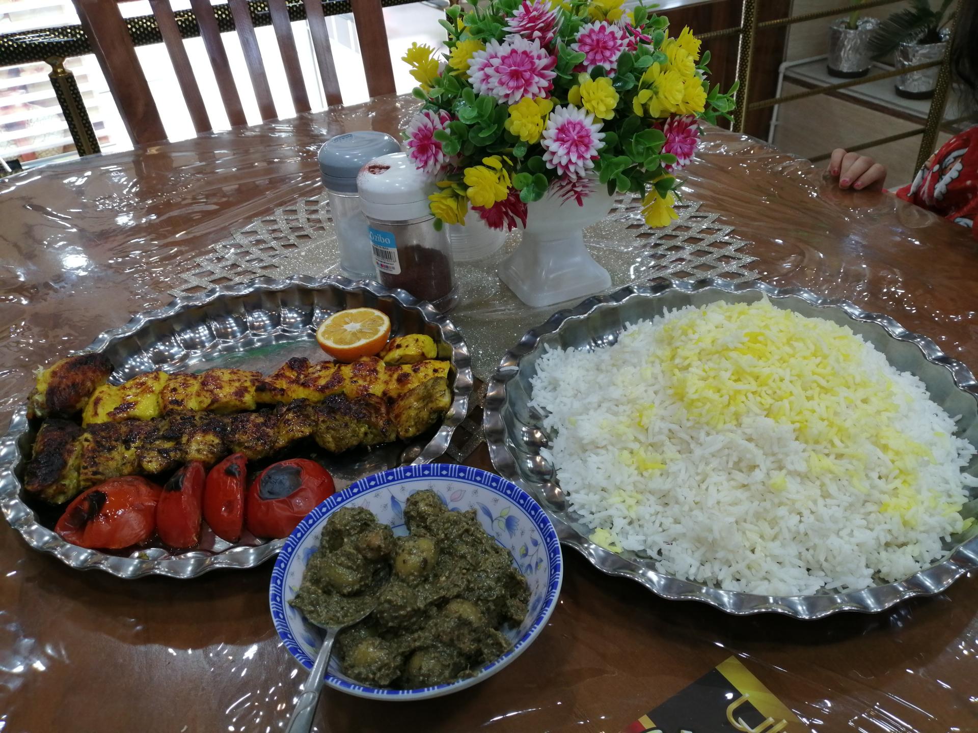 عکس چلوکبابی بهاران