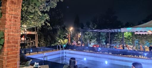 عکس رستوران گاردن تایم