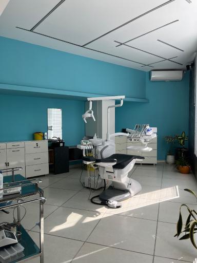 عکس درمانگاه فوق تخصصی شبانه روزی رادمان