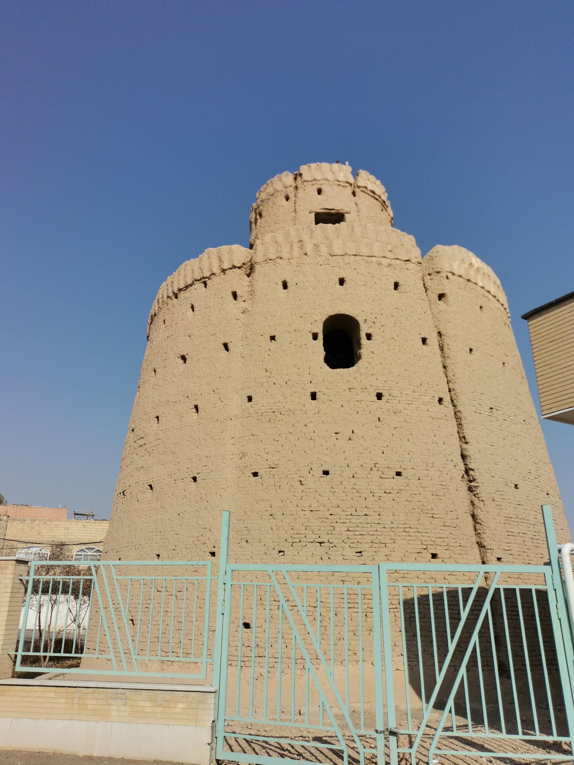 عکس برج تاریخی زاجان