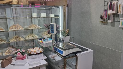 عکس شیرینی فروشی هل