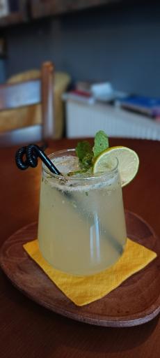 عکس کافی شاپ لبخند