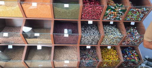 عکس عطاری و آجیل خشکبار آیسان