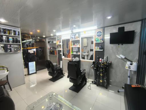 عکس آرایشگاه مردانه دیپلمات 