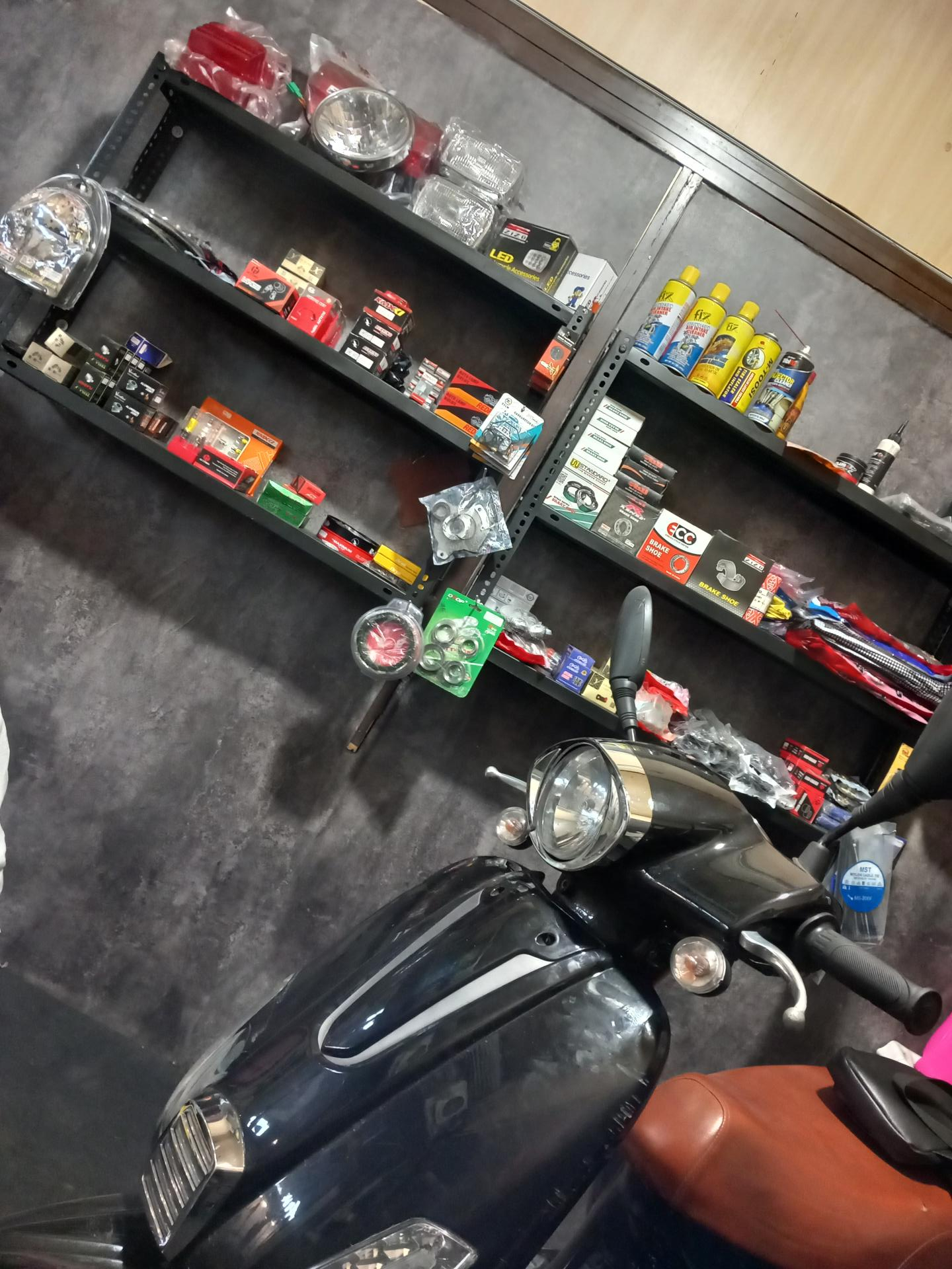 عکس تعمیرگاه موتور سیکلت