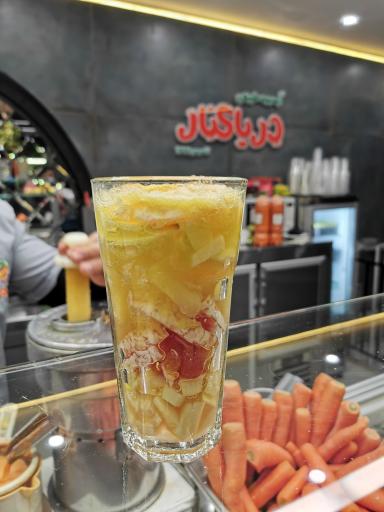 عکس آبمیوه دریا کنار