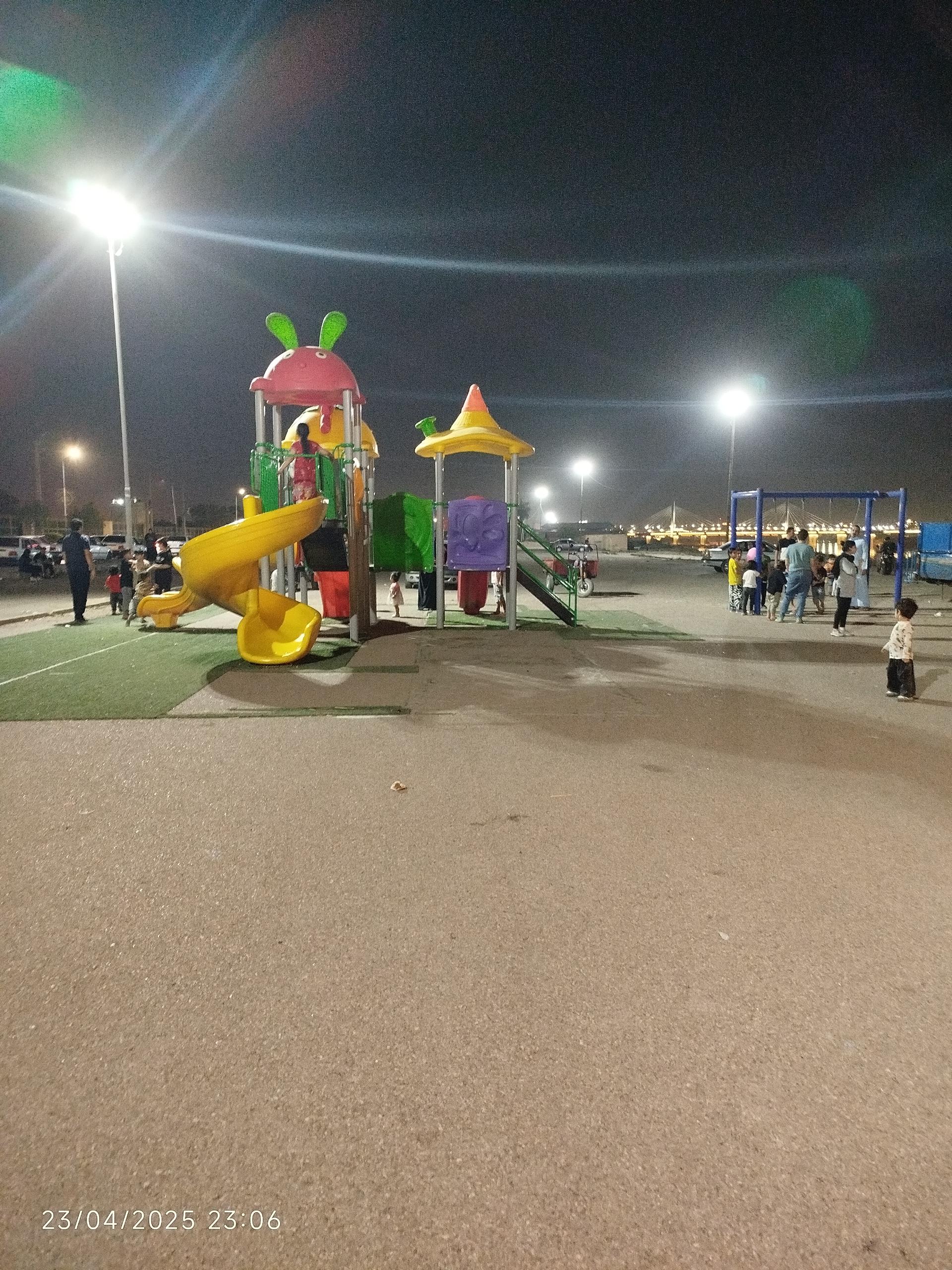 عکس زمین بازی کودکان