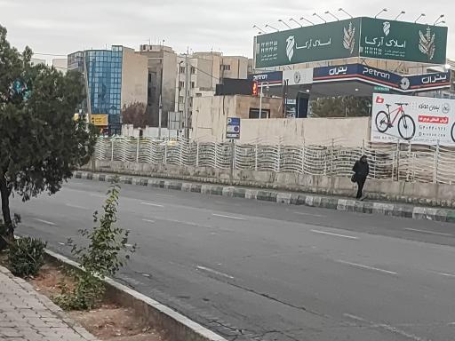 عکس پمپ بنزین پتران