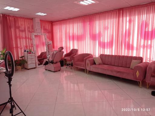عکس سالن زیبایی pink