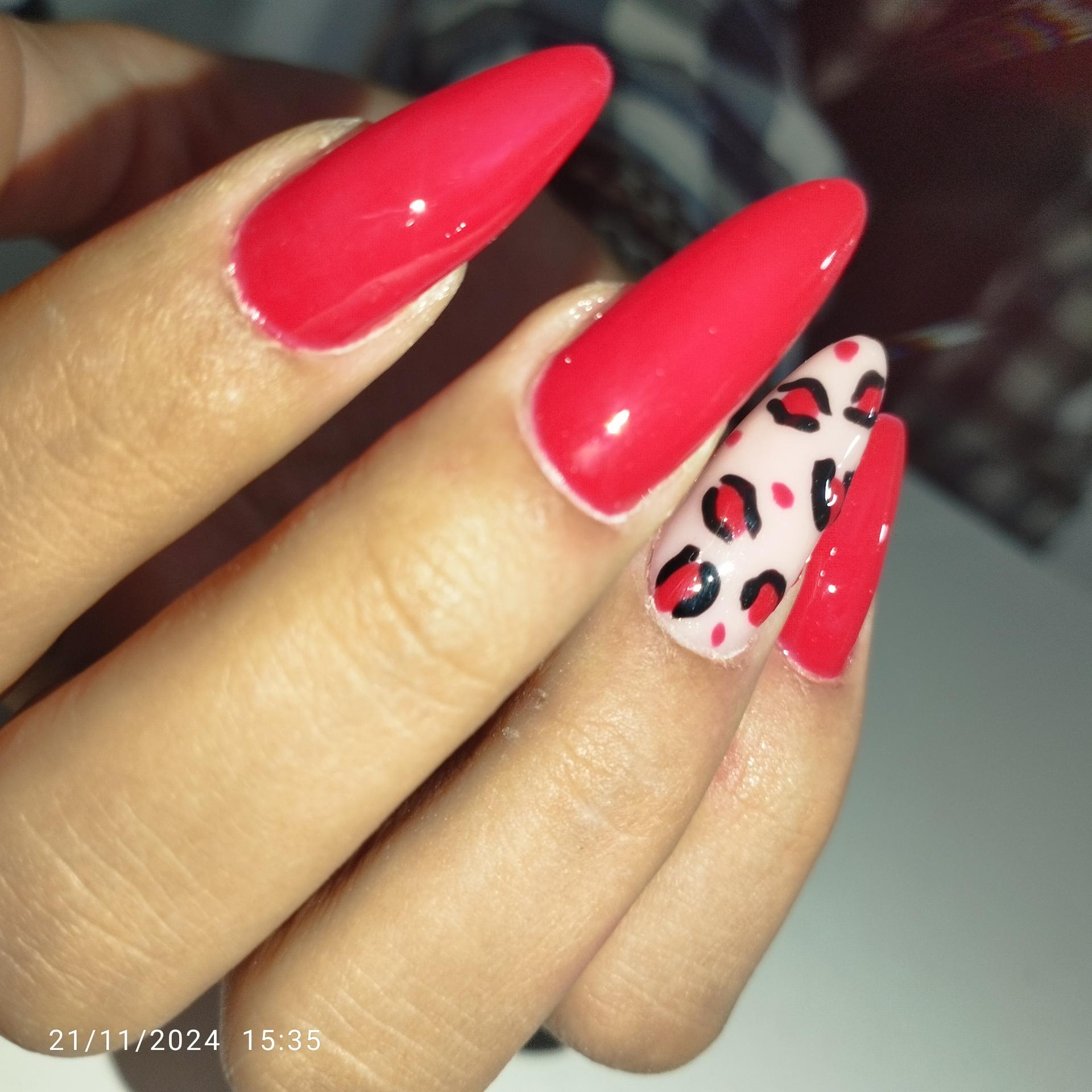 عکس کاشت ناخن و مژه دلسا