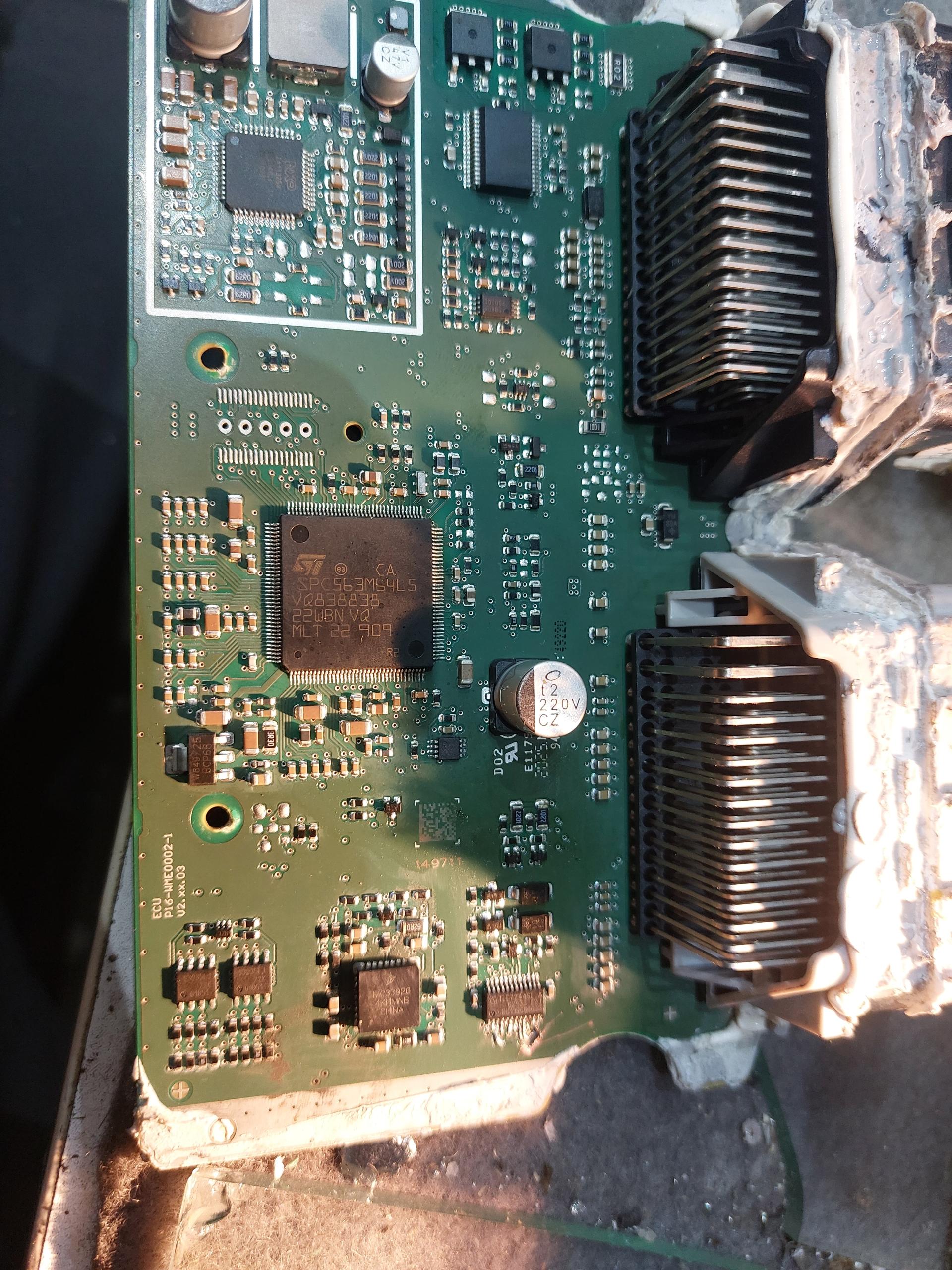 عکس باطریسازی و الکترونیک خودرو محمدحسین