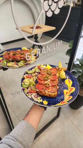 عکس کافه رستوران گرانیوم 