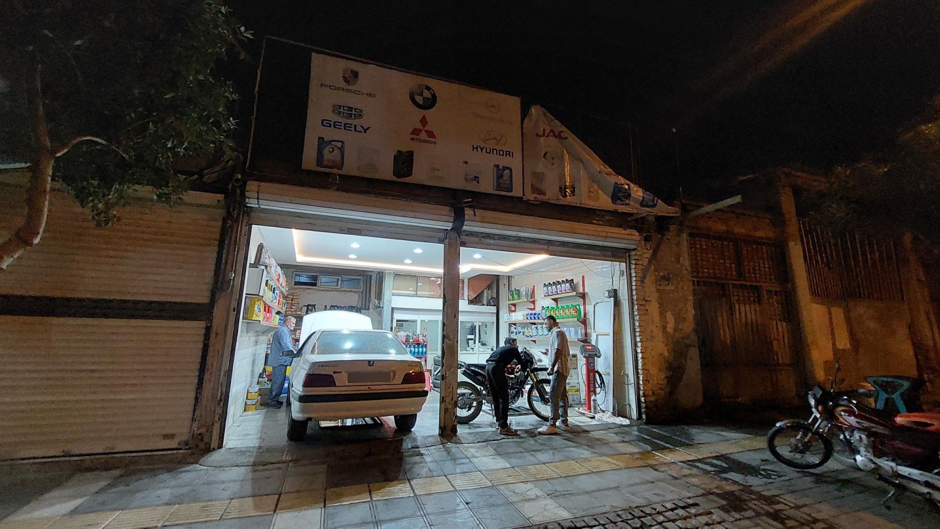 عکس  تعویض روغن پارس