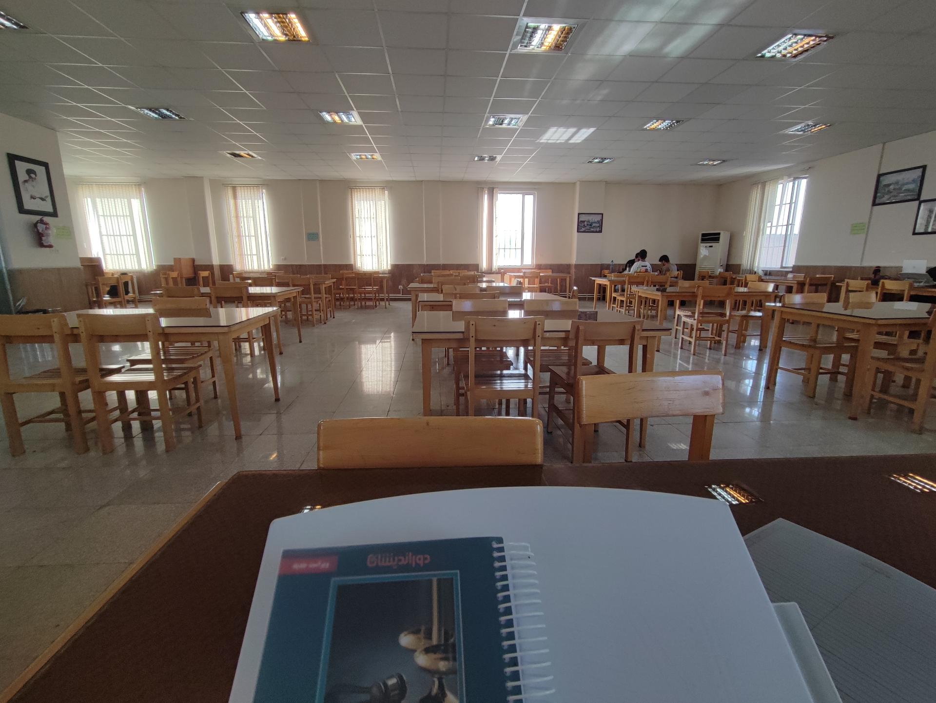 عکس کتابخانه عمومی سلمان ساوجی