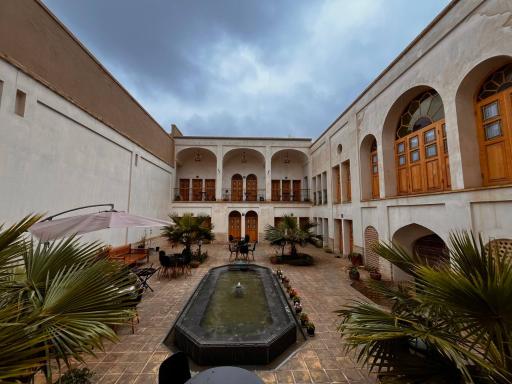 عکس هتل سنتی و کافی شاپ خانه صبا