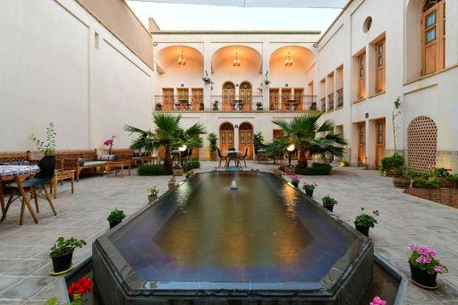 هتل سنتی و کافی شاپ خانه صبا