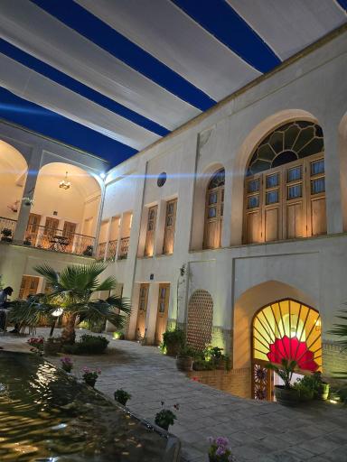 هتل سنتی و کافی شاپ خانه صبا