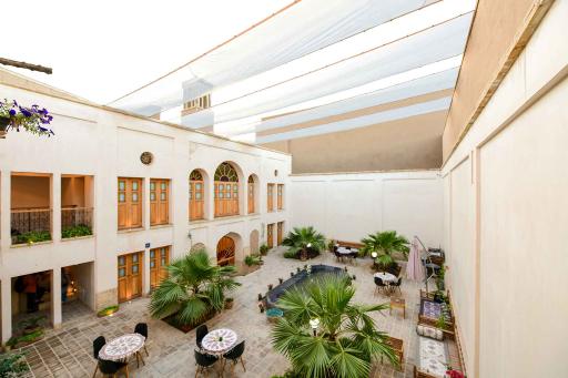 عکس هتل سنتی و کافی شاپ خانه صبا