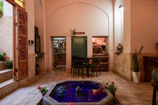 عکس هتل سنتی و کافی شاپ خانه صبا