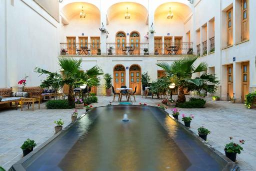 عکس هتل سنتی و کافی شاپ خانه صبا