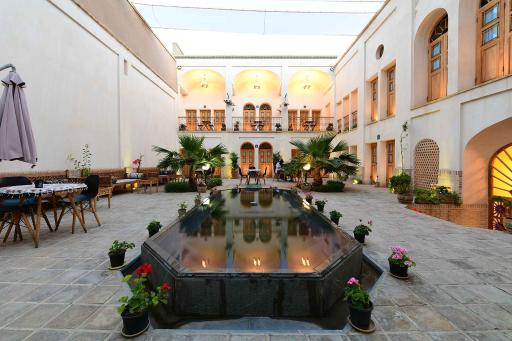 عکس هتل سنتی و کافی شاپ خانه صبا