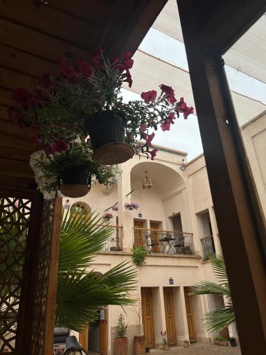 عکس هتل سنتی و کافی شاپ خانه صبا