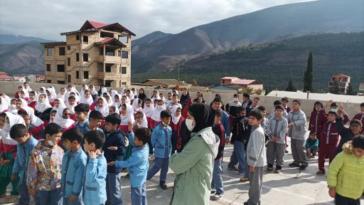 عکس مدرسه ابتدایی نماز