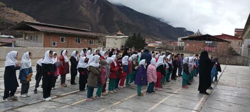 عکس مدرسه ابتدایی نماز