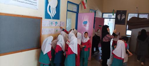 عکس مدرسه ابتدایی نماز