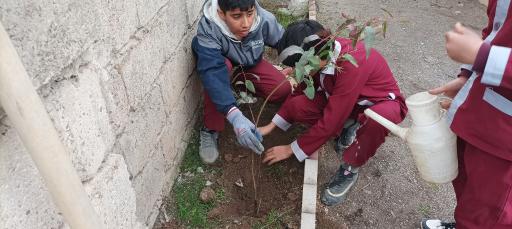 عکس مدرسه ابتدایی نماز