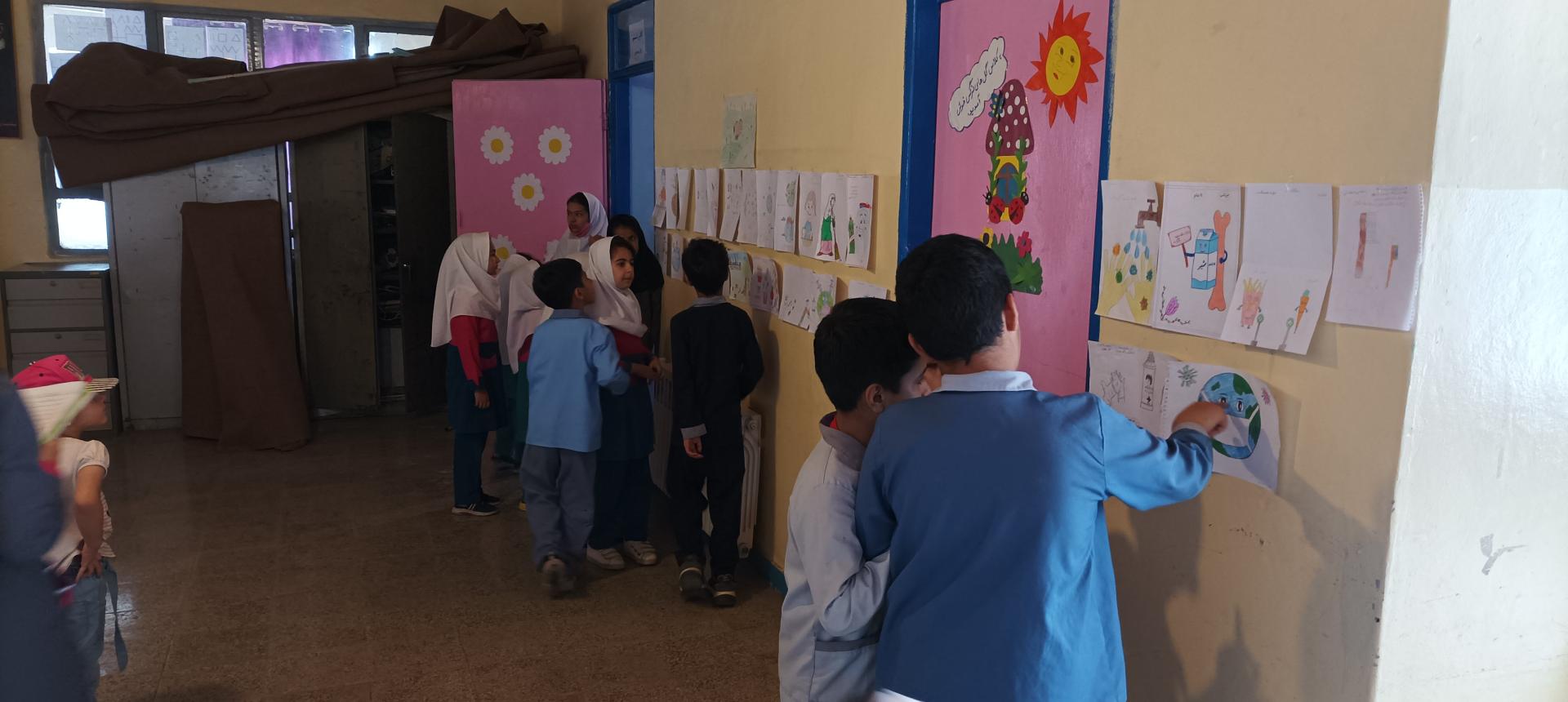 عکس مدرسه ابتدایی نماز