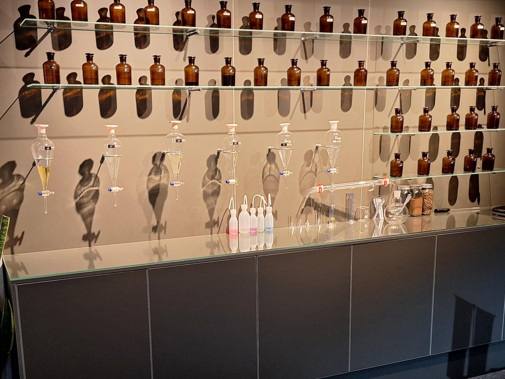 عکس عطر نیاوران