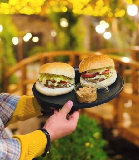 عکس باغ رستوران اشرفیه