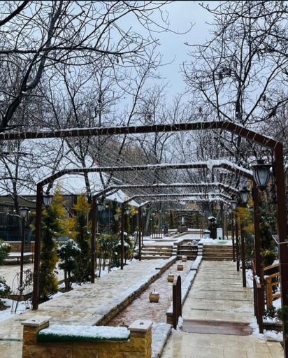 عکس باغ رستوران اشرفیه