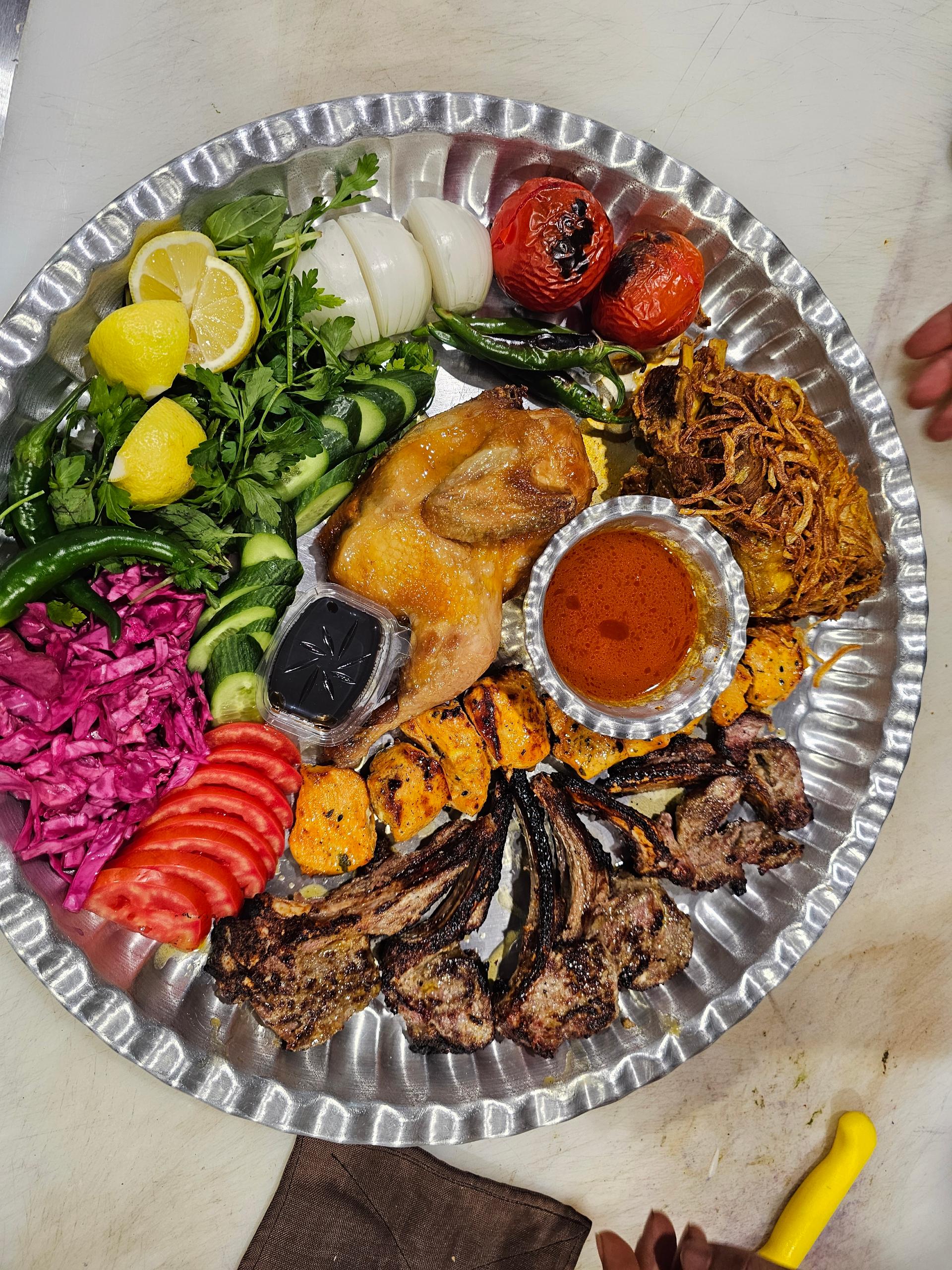 عکس باغ رستوران اشرفیه