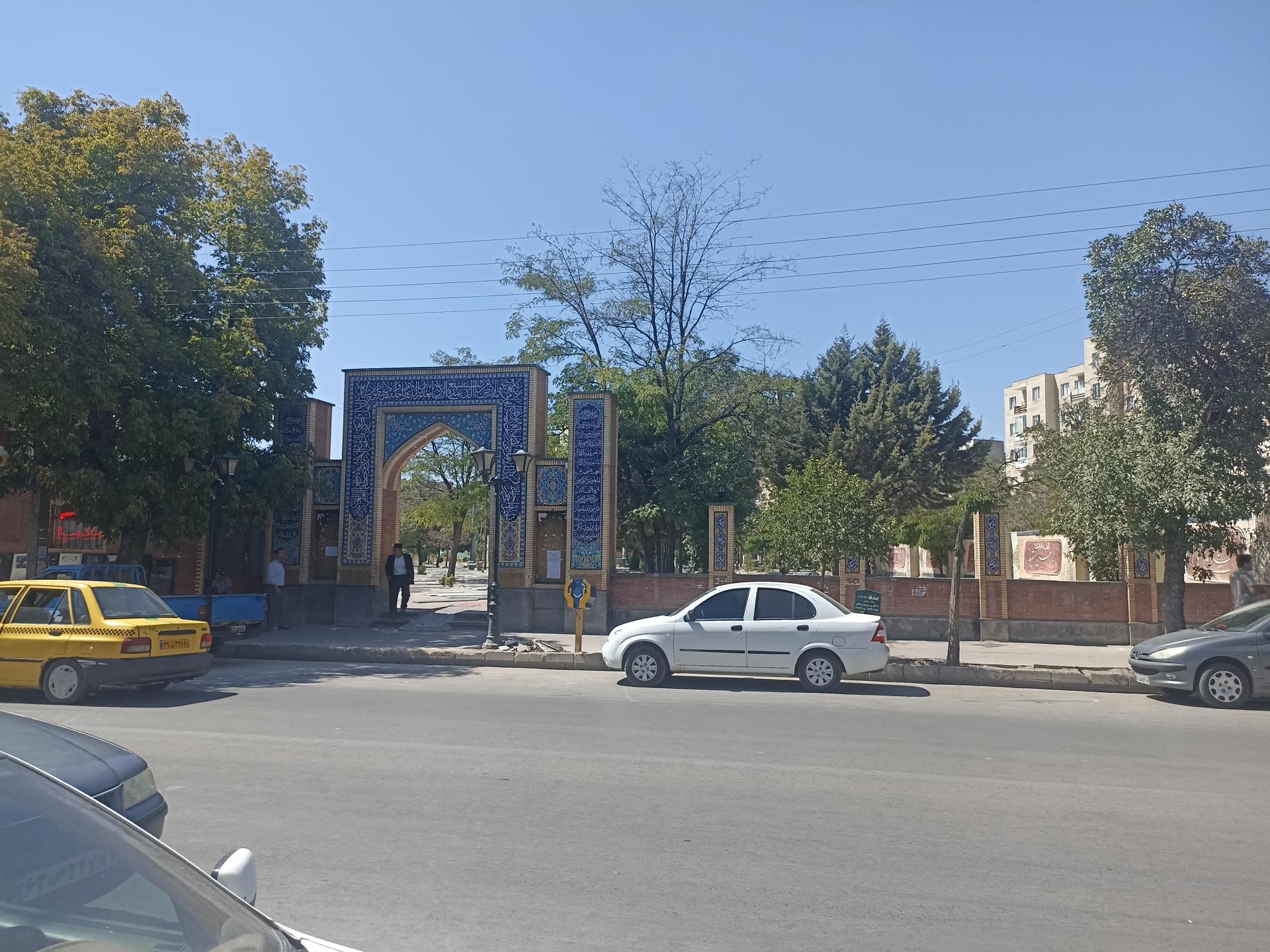 عکس درب اصلی آرامستان علی آباد