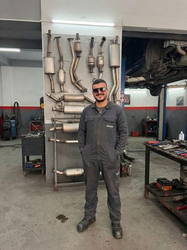 عکس تعمیرات وکاتالیزور و شستشو و اگزوز سازی