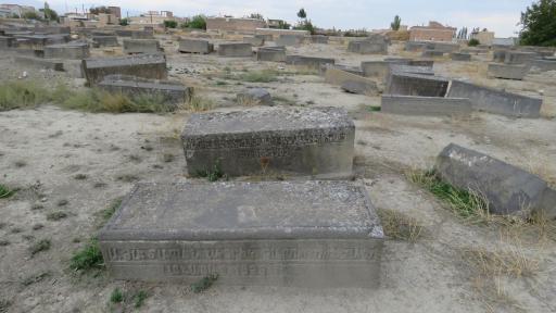 عکس آرامستان قدیمی ارامنه