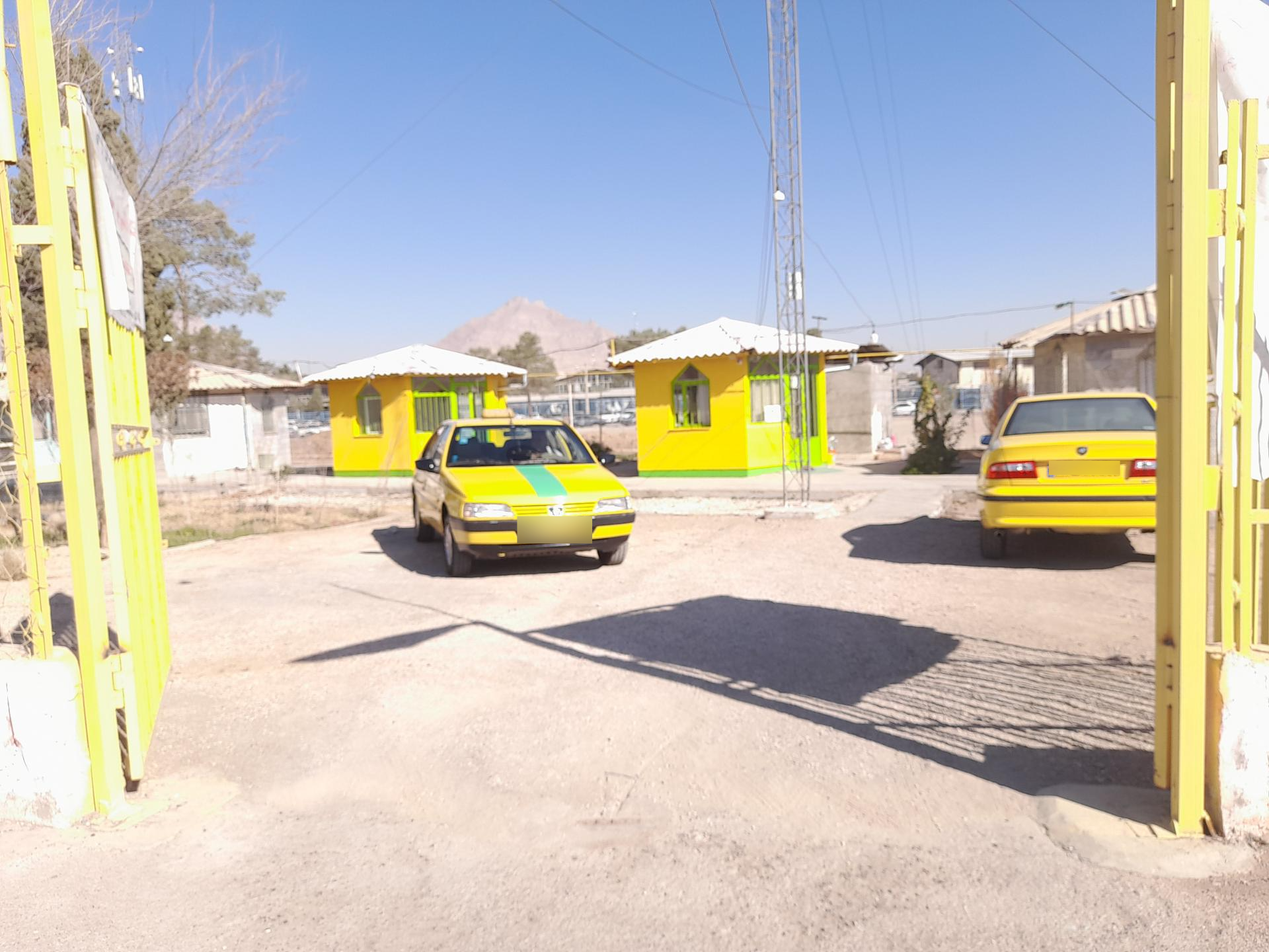 عکس تاکسی بیسیم خمینی شهر شرکت تعاونی آرمان سیر معین خمینی شهر 