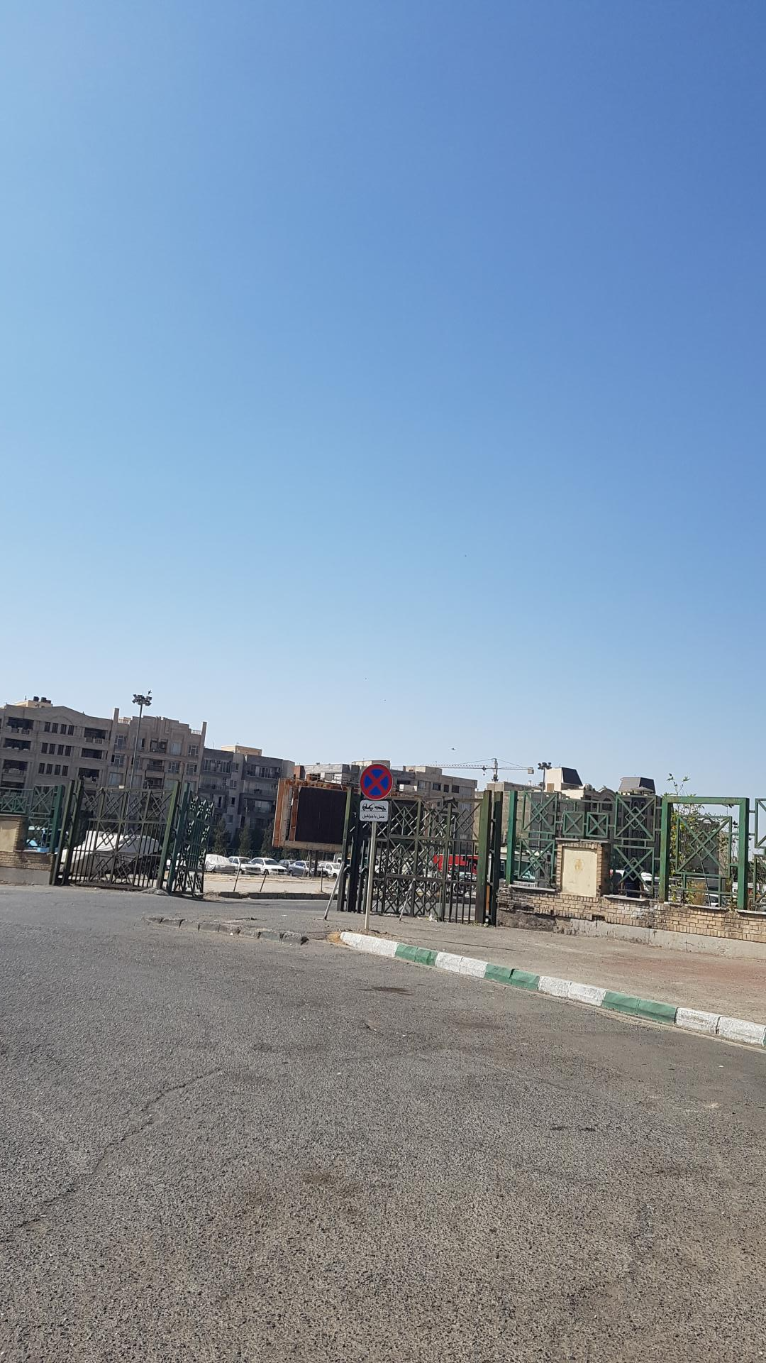 عکس پارکینگ مترو کرج